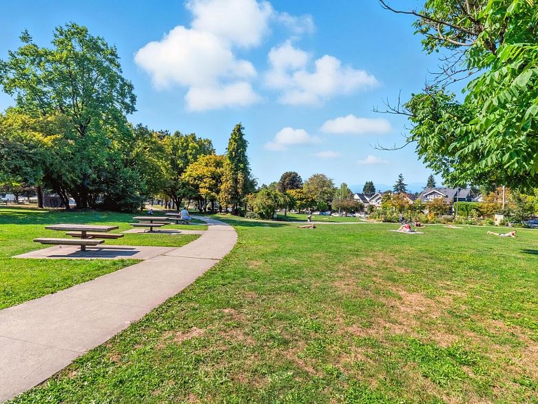 101 2910 Ontario Street