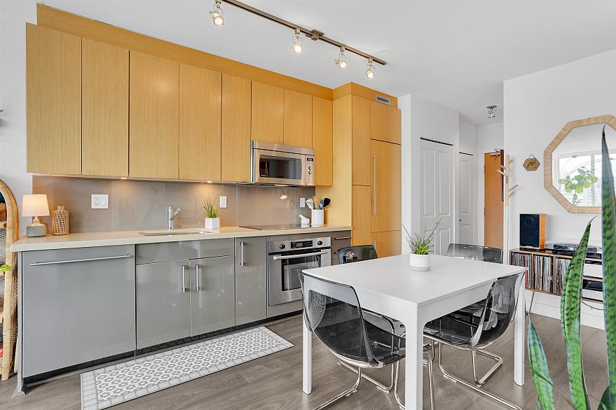 1008 1833 Crowe Street