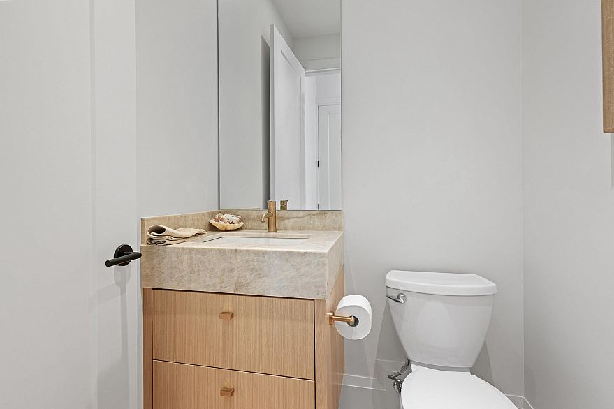 1 1243 E 27th Avenue