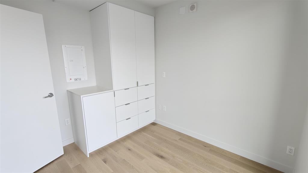 602 239 Keefer Street