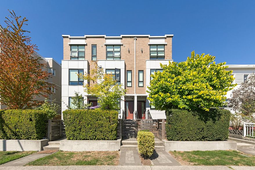 2431 W Broadway Street