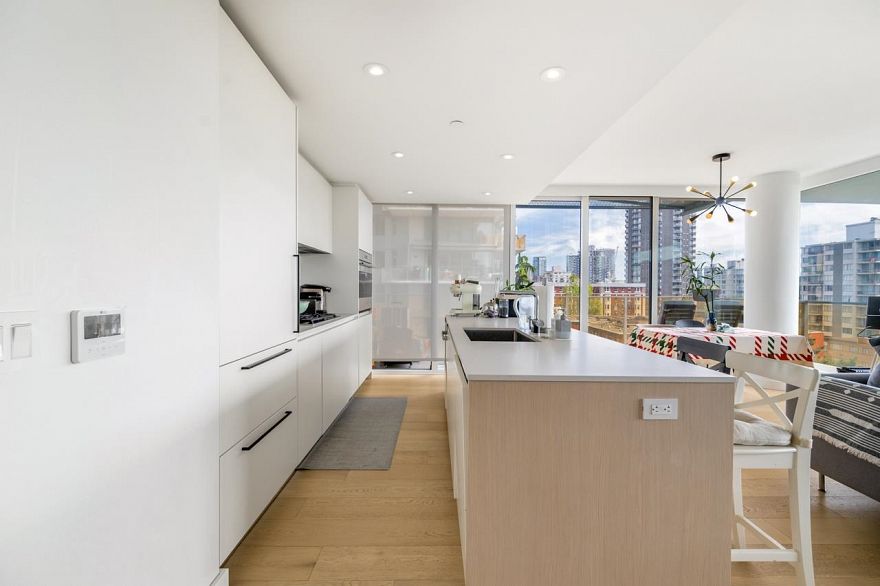 901 1180 Broughton Street