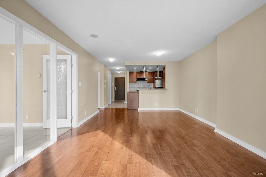 607 583 Beach Crescent