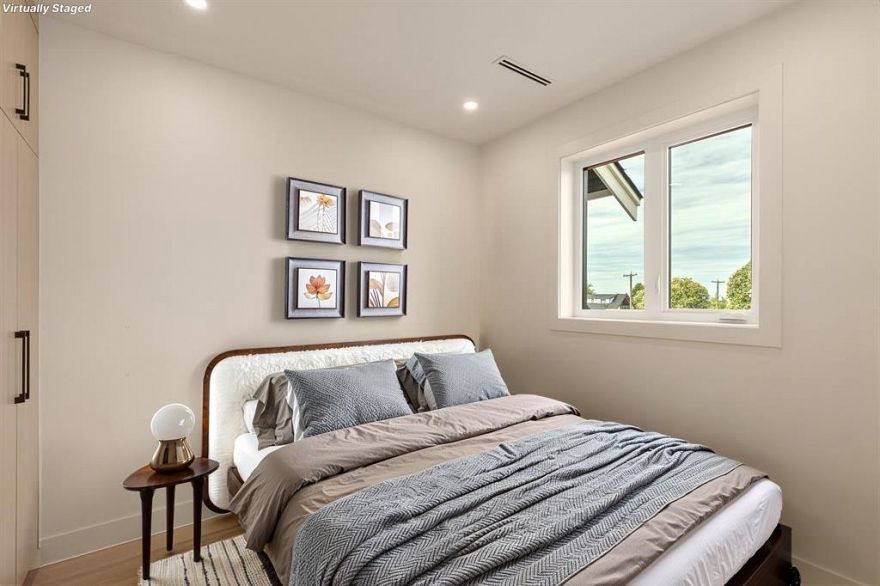 1 2658 Dundas Street