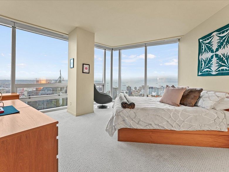 3704 938 Nelson Street