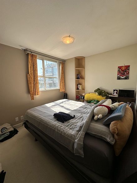 122 1228 Marinaside Crescent