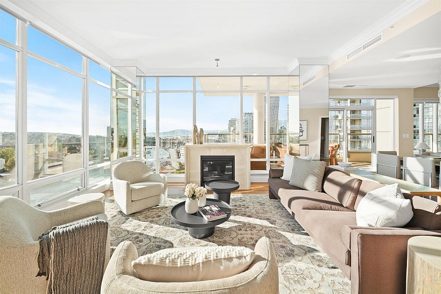 2002 1515 Homer Mews