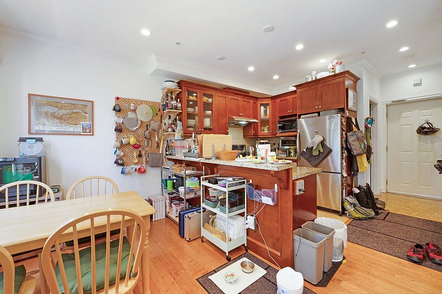 201 75 N Renfrew Street