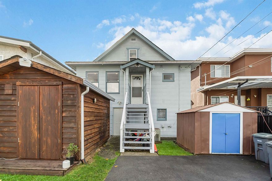 2235 East 52nd Avenue