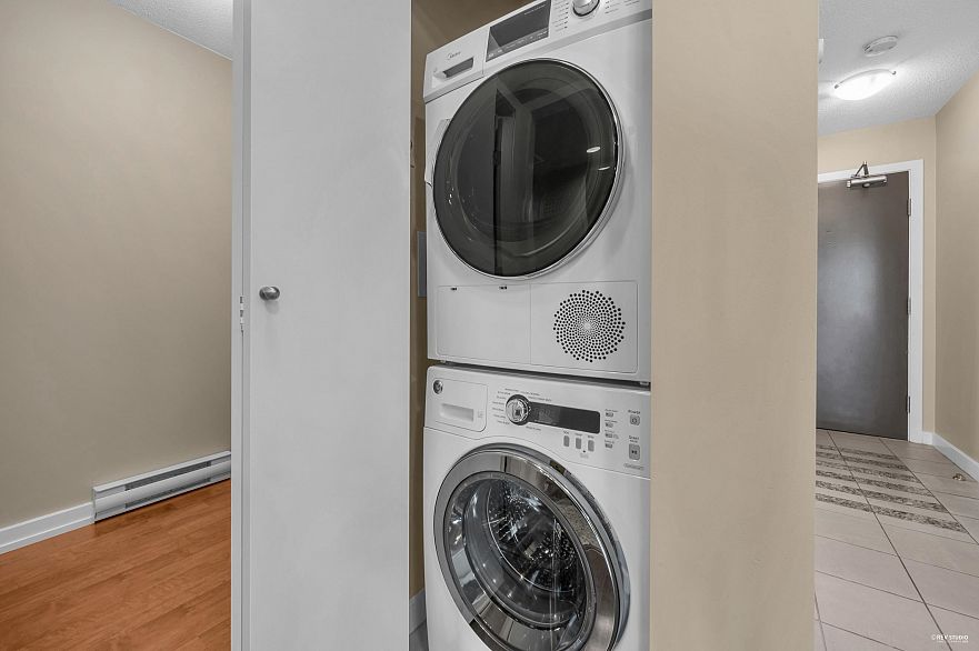 607 583 Beach Crescent