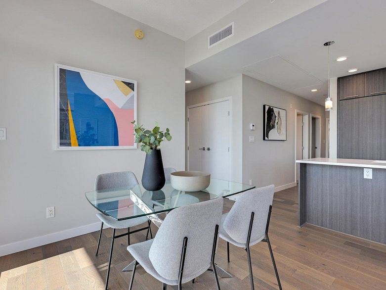 604 5033 Cambie Street