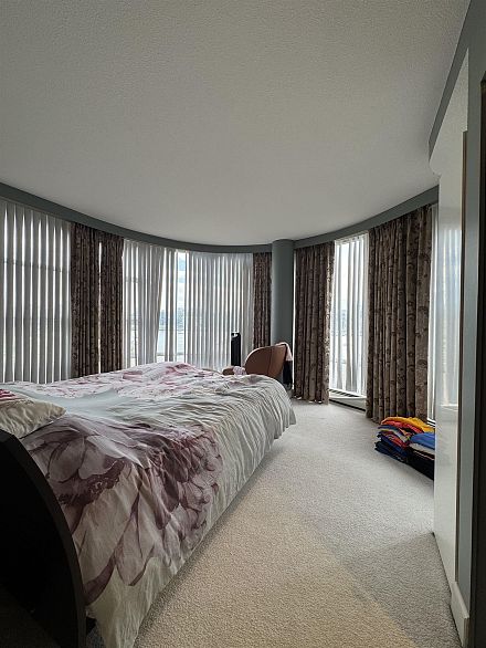 122 1228 Marinaside Crescent