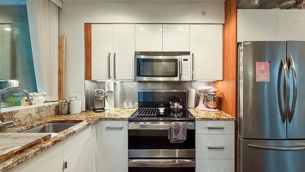 506 588 Broughton Street