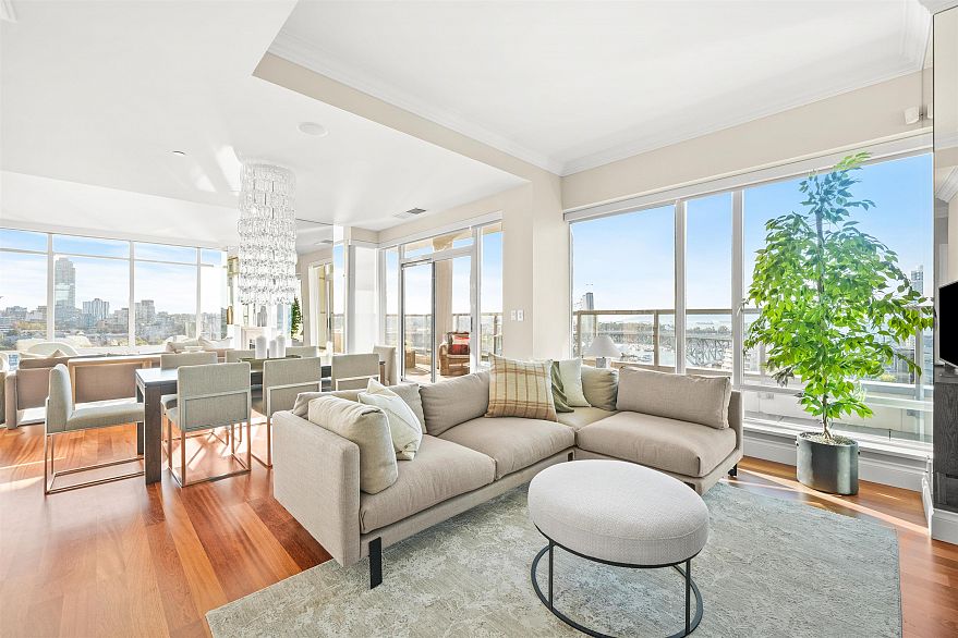 2002 1515 Homer Mews