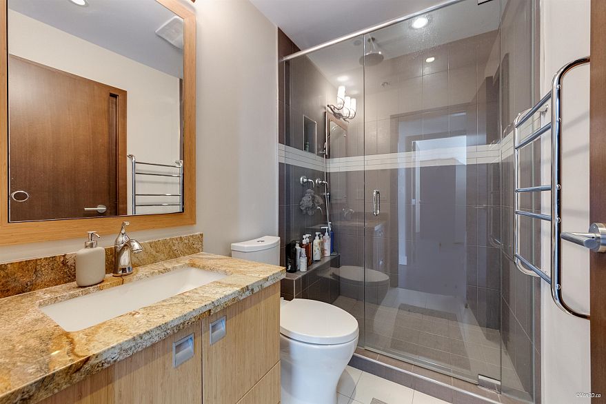 2204 1420 W Georgia Street