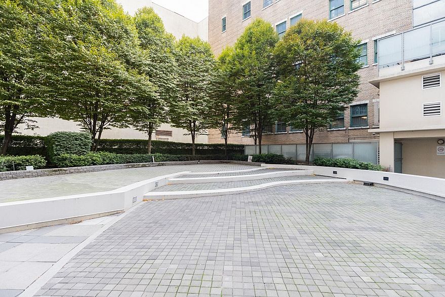 2006 610 Granville Street