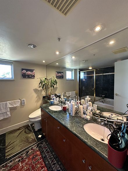 122 1228 Marinaside Crescent