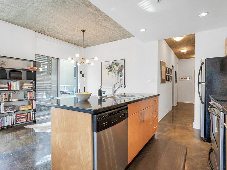 306 919 Station Street