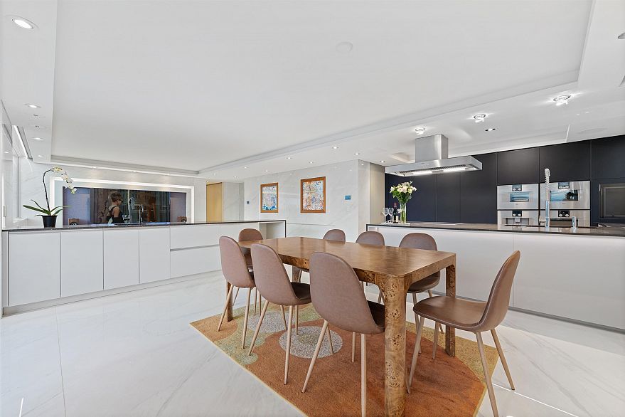 1501 845 Chilco Street