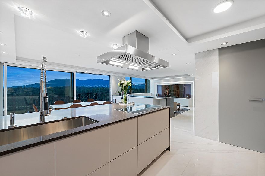 1501 845 Chilco Street