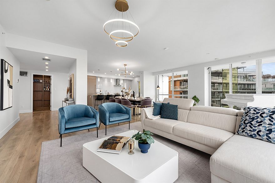 1801 1788 Columbia Street