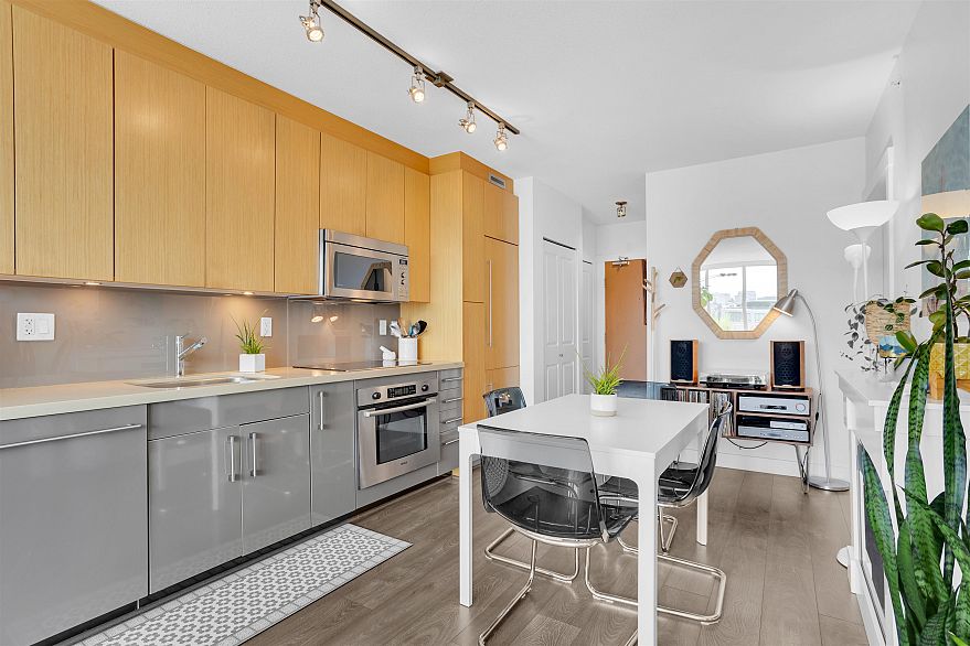 1008 1833 Crowe Street