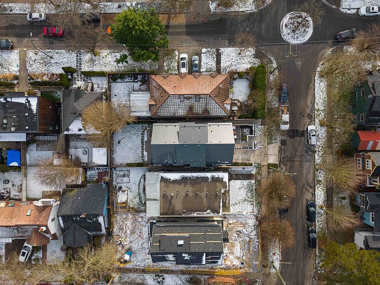 1 3118 Windsor Street