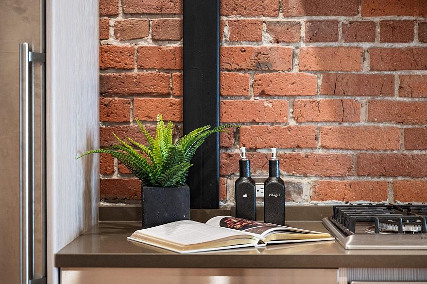 410 1178 Hamilton Street