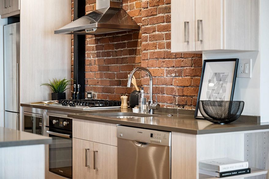 410 1178 Hamilton Street