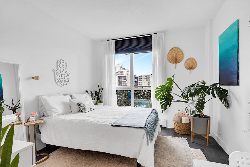 1008 1833 Crowe Street