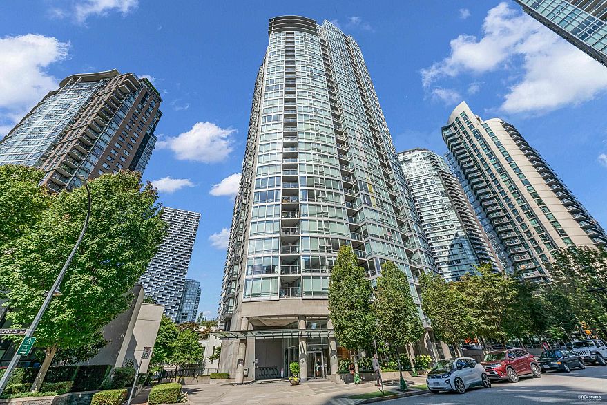 607 583 Beach Crescent