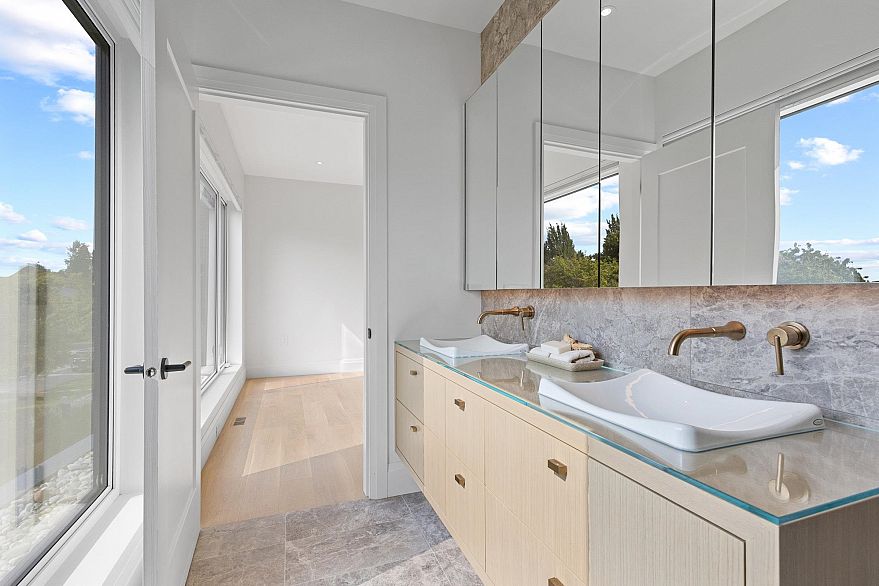 1 1243 E 27th Avenue