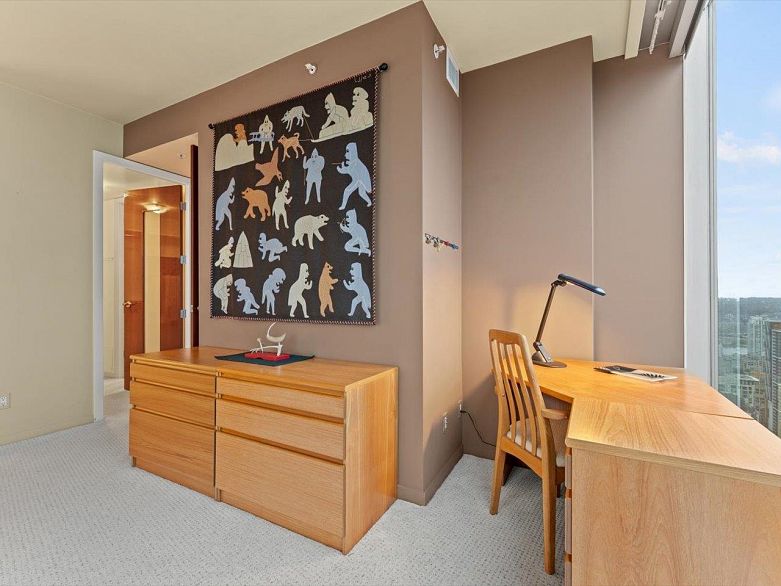 3704 938 Nelson Street