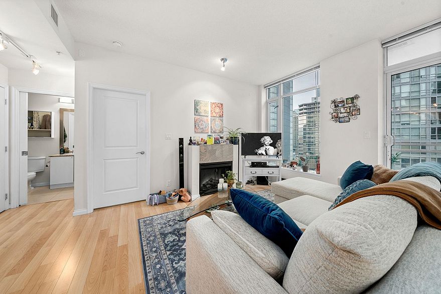 1101 1211 Melville Street