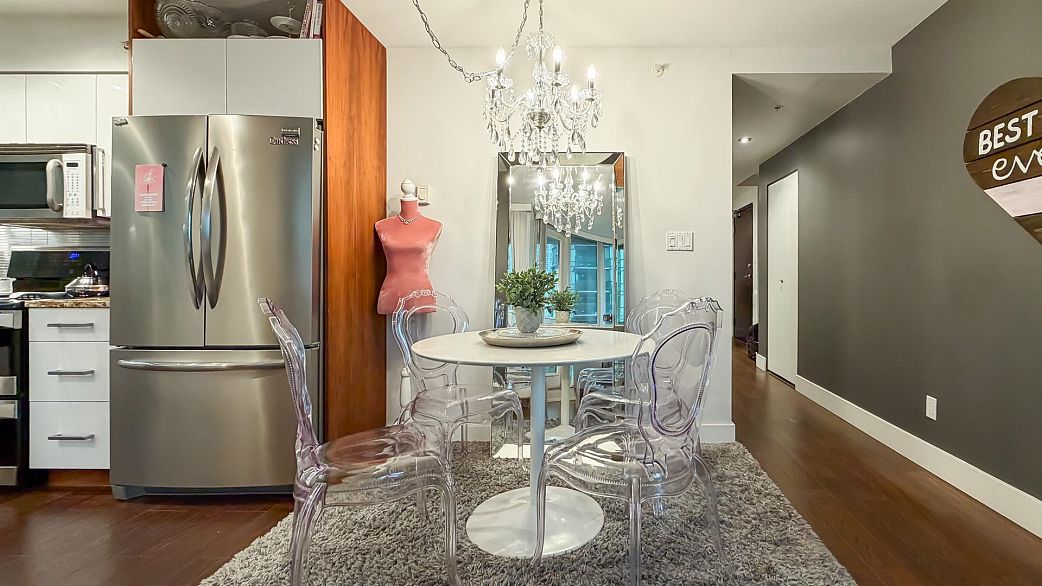 506 588 Broughton Street