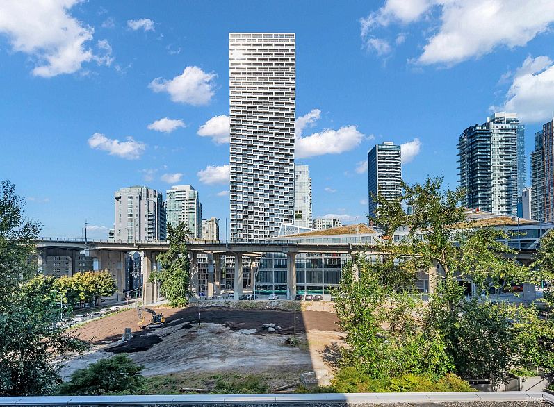 607 583 Beach Crescent