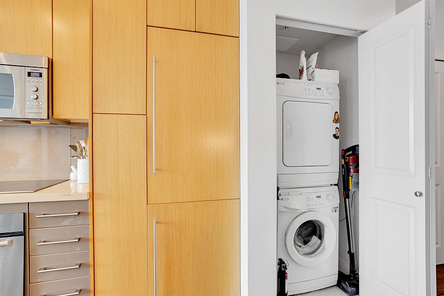 1008 1833 Crowe Street