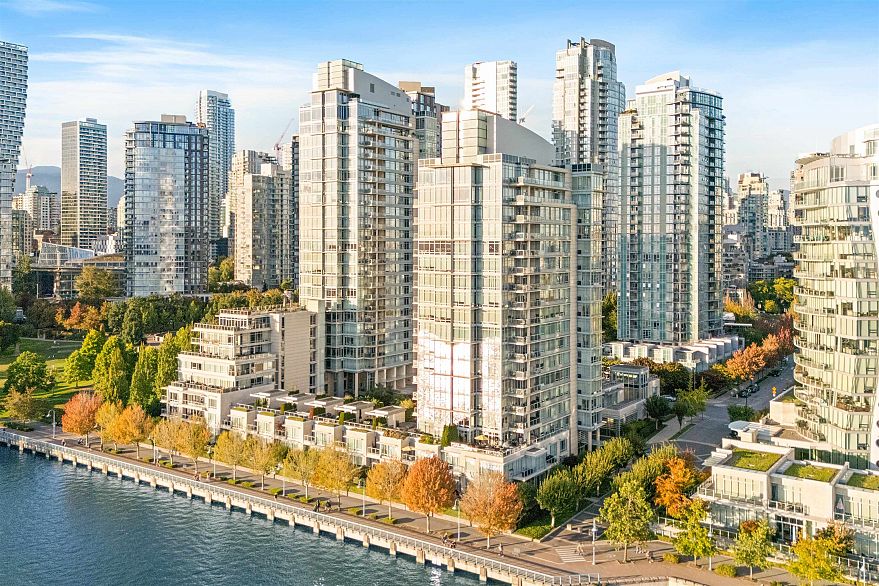 2002 1515 Homer Mews