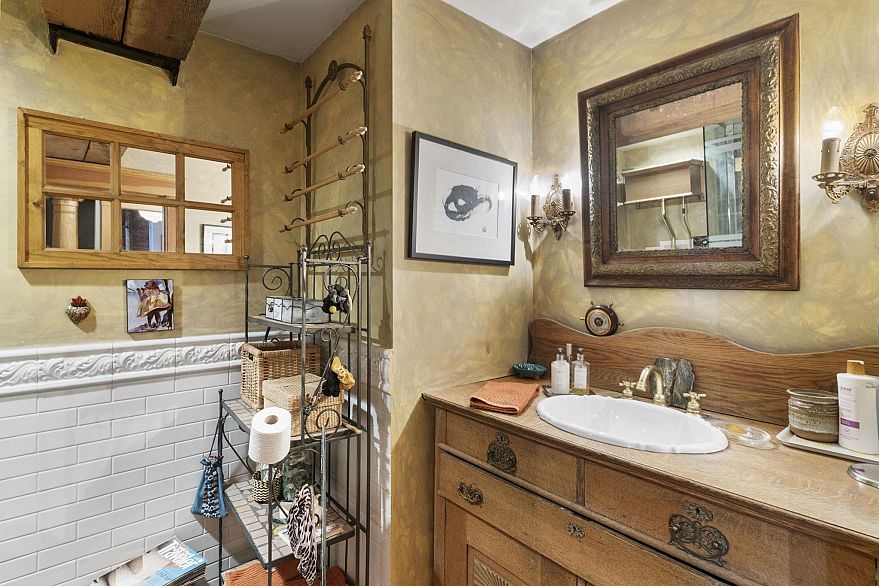 301 41 Alexander Street