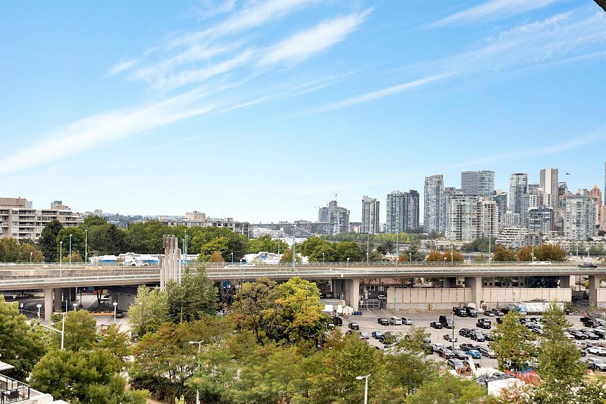 1008 1833 Crowe Street