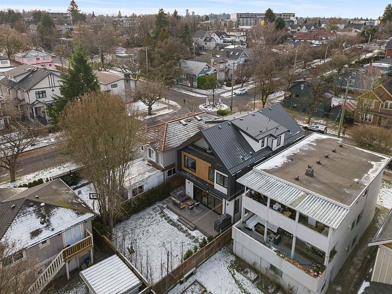 1 3118 Windsor Street