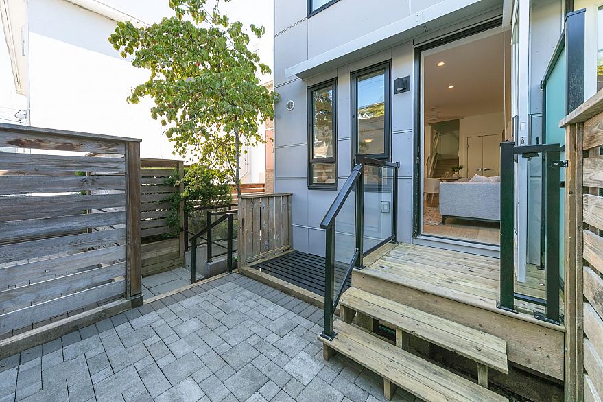 2431 W Broadway Street