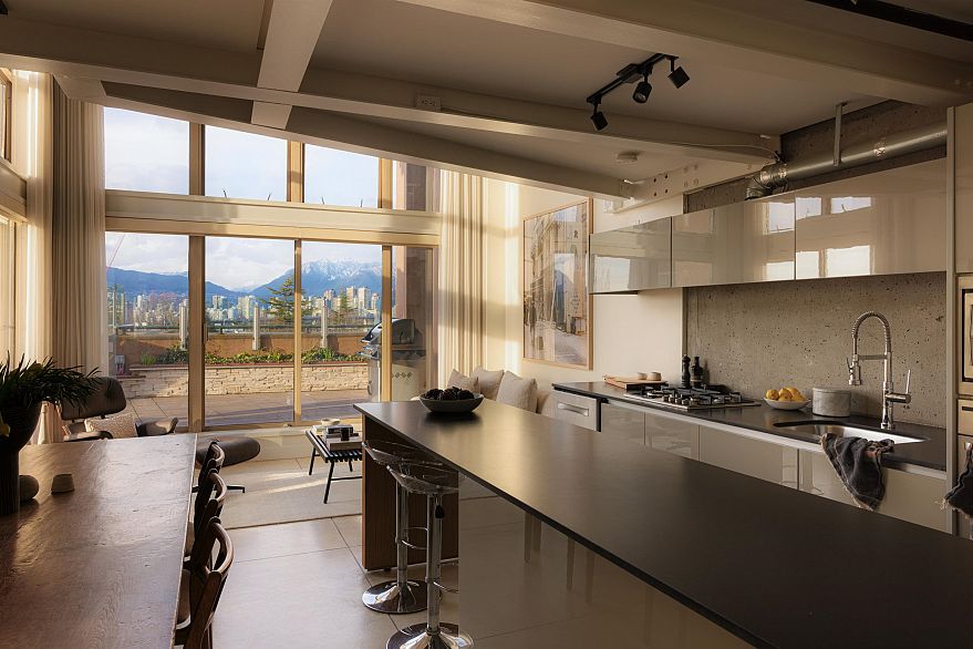 406 1529 W 6th Avenue