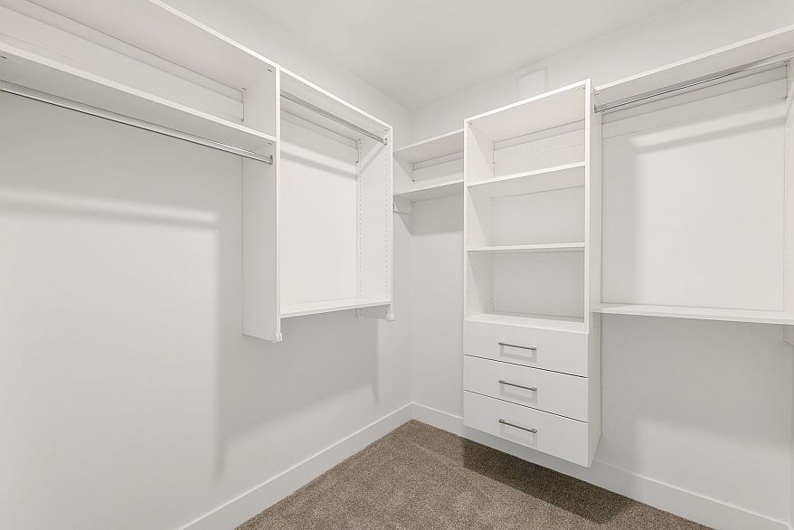 2431 W Broadway Street