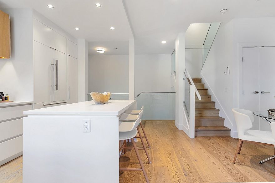 2431 W Broadway Street