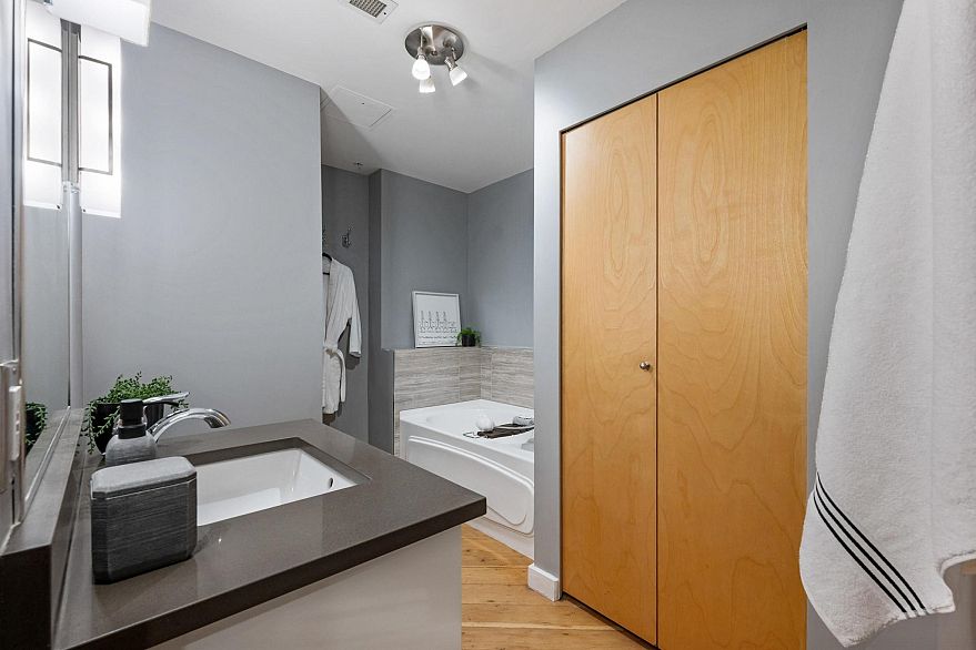 410 1178 Hamilton Street