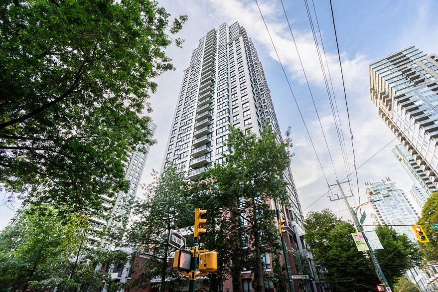 1708 909 Mainland Street