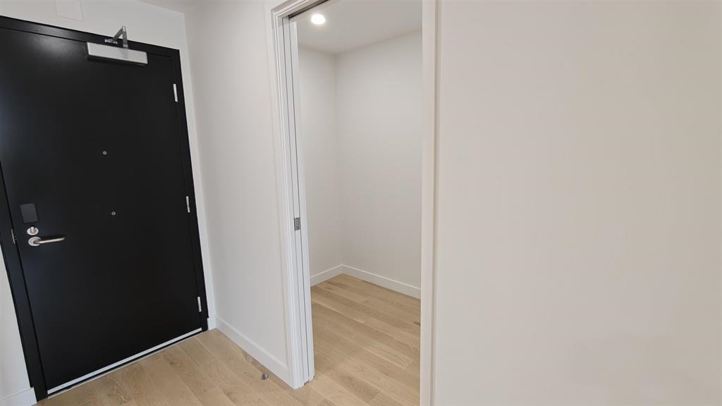 602 239 Keefer Street