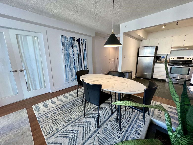 807 950 Cambie Street