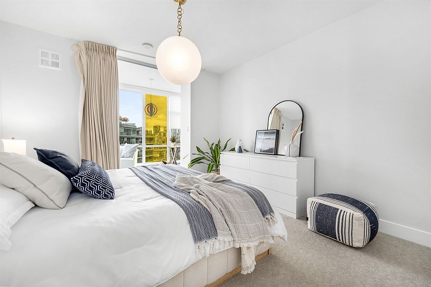 1801 1788 Columbia Street